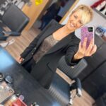 Cristina Pardo Instagram - Recibiendo clases de @nuriarocagranell para hacer fotos sin poner el móvil en toda la cara y sin que la cara parezca una torta de El Casar.