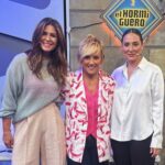 Cristina Pardo Instagram - Me veo obligada a aclarar que no me estaba cayendo por una trampilla. Es que mis compañeras ya han pegado el estirón.