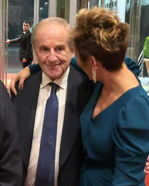 Cristina Pardo Instagram - Gracias por la Antena de Oro y gracias por esta oportunidad. Gracias a los equipos con los que he trabajado y a todas las personas que me han ayudado a ser mejor.