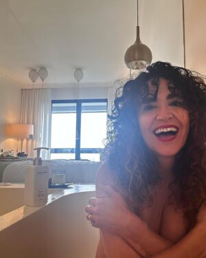 Cristina Rodríguez Torres Instagram - Llevo un día en el @hoteldonpepegm y me quiero quedar a vivir aquí!!!! 🙏 He llegado súper estresada y entre el personal del hotel y los tratamientos de @tachabeauty ya estoy relajadisima!!! 👏👏👏El pelo ondulado de la ultima foto me lo han hecho en @tachabeauty ❤️ Y es que es el 60 aniversario del HOTEL DON PEPE y el 30 aniversario de TACHA y para celebrarlo han creado un tratamiento de cuerpo y rostro que solo es para los clientes del Don Pepe. 👍Cuando he salido de dármelo creía que estaba en el paraíso!!! 😍por cierto, La novela que estoy leyendo me tiene atrapa, AVIADORA de @virllera_ 😍Que afortunada soy!!! Gracias @maribelverdu y @bellezaenvena por ser las más ideales del mundo ❤️❤️❤️❤️ @marina_verdu2 @verducarlota @aura_garrido @mirela_balic @nataliaverbeke