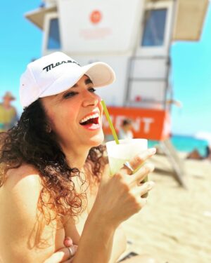 Cristina Rodríguez Torres Instagram - Las vacaciones que tengo son pocas pero maravillosas!!!! Love ❤️❤️ #bogatell #barna #paraiso #cristira