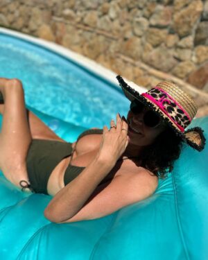 Cristina Rodríguez Torres Instagram - Sábado, sabadete!!! @lolacasademunt @dolorescortesswimwear #piscina #love #verano #descanso