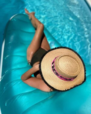 Cristina Rodríguez Torres Instagram - Sábado, sabadete!!! @lolacasademunt @dolorescortesswimwear #piscina #love #verano #descanso