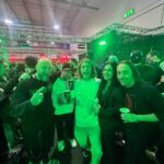 Cristina Scabbia Instagram - In ordine sparso ecco dei momenti stupendi che mi faranno ricordare questa edizione di @milangamesweek per sempre. Grazie amici di @monsterenergy per essere sempre il porto sicuro, la Famiglia vera 💚 ed a tutte le persone incredibili che vedete in queste foto, che in un modo o nell’altro (e senza saperlo) arricchiscono e di molto la mia esistenza. Credo nelle belle energie e ne ho fatto il Pieno. Grazie alla gang di @crossoveruniversonerd (sempre sul pezzissimo!) 🖤 Grazie a @aspinkasalexa e @paolapennygigliotti instancabili fotografe. Ovviamente kudos ai miei fratelli e compagni di merende nei @lacunacoilofficial , @andrea_ferro_official e @maki , con voi é sempre tutto più bello! A tutti gli amici che non ho potuto abbracciare per mancanza di tempo per tutti noi (@_mdk7_ , @cydonia_pm , @robertdenitro , @enkkgram, @simonepanetty @kurolily @mike.of.the.desert @foxxett @gabriele_anakin and many more) e con i quali non ho fatto una foto ricordi causa esaltazione del momento (vero @fadahxc @real_barlow @cavernadiplatone @kodomolive @studytme_ @mogucosplay e tanti altri🥹?) ci vediamo super presto e vi vojo bene assai! Ultimo ma non ultimo grazie a @chris.vidarr che sopporta questa piccola pazzoide nera (e che mi riempie il cuoricino). Ho ancora un botto di roba da postare quindi preparatevi 🤣
