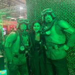 Cristina Scabbia Instagram - In ordine sparso ecco dei momenti stupendi che mi faranno ricordare questa edizione di @milangamesweek per sempre. Grazie amici di @monsterenergy per essere sempre il porto sicuro, la Famiglia vera 💚 ed a tutte le persone incredibili che vedete in queste foto, che in un modo o nell’altro (e senza saperlo) arricchiscono e di molto la mia esistenza. Credo nelle belle energie e ne ho fatto il Pieno. Grazie alla gang di @crossoveruniversonerd (sempre sul pezzissimo!) 🖤 Grazie a @aspinkasalexa e @paolapennygigliotti instancabili fotografe. Ovviamente kudos ai miei fratelli e compagni di merende nei @lacunacoilofficial , @andrea_ferro_official e @maki , con voi é sempre tutto più bello! A tutti gli amici che non ho potuto abbracciare per mancanza di tempo per tutti noi (@_mdk7_ , @cydonia_pm , @robertdenitro , @enkkgram, @simonepanetty @kurolily @mike.of.the.desert @foxxett @gabriele_anakin and many more) e con i quali non ho fatto una foto ricordi causa esaltazione del momento (vero @fadahxc @real_barlow @cavernadiplatone @kodomolive @studytme_ @mogucosplay e tanti altri🥹?) ci vediamo super presto e vi vojo bene assai! Ultimo ma non ultimo grazie a @chris.vidarr che sopporta questa piccola pazzoide nera (e che mi riempie il cuoricino). Ho ancora un botto di roba da postare quindi preparatevi 🤣