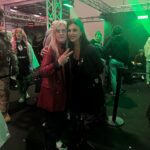 Cristina Scabbia Instagram - In ordine sparso ecco dei momenti stupendi che mi faranno ricordare questa edizione di @milangamesweek per sempre. Grazie amici di @monsterenergy per essere sempre il porto sicuro, la Famiglia vera 💚 ed a tutte le persone incredibili che vedete in queste foto, che in un modo o nell’altro (e senza saperlo) arricchiscono e di molto la mia esistenza. Credo nelle belle energie e ne ho fatto il Pieno. Grazie alla gang di @crossoveruniversonerd (sempre sul pezzissimo!) 🖤 Grazie a @aspinkasalexa e @paolapennygigliotti instancabili fotografe. Ovviamente kudos ai miei fratelli e compagni di merende nei @lacunacoilofficial , @andrea_ferro_official e @maki , con voi é sempre tutto più bello! A tutti gli amici che non ho potuto abbracciare per mancanza di tempo per tutti noi (@_mdk7_ , @cydonia_pm , @robertdenitro , @enkkgram, @simonepanetty @kurolily @mike.of.the.desert @foxxett @gabriele_anakin and many more) e con i quali non ho fatto una foto ricordi causa esaltazione del momento (vero @fadahxc @real_barlow @cavernadiplatone @kodomolive @studytme_ @mogucosplay e tanti altri🥹?) ci vediamo super presto e vi vojo bene assai! Ultimo ma non ultimo grazie a @chris.vidarr che sopporta questa piccola pazzoide nera (e che mi riempie il cuoricino). Ho ancora un botto di roba da postare quindi preparatevi 🤣