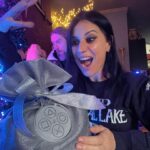 Cristina Scabbia Instagram - Glad that @playstationit chose @makeawishitalia for this special gift 🎄 Hope you guys are having happy holidays so far… if you don’t, remember you are never alone 🖤 (Scroll for @chris.vidarr photobomb)