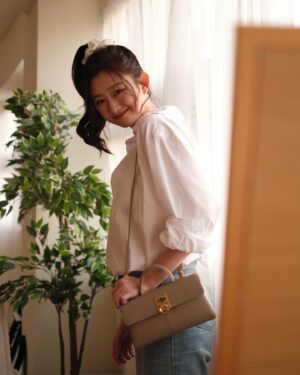 Crystal Yen Instagram - #crystalyenlife 
最近真的好多莫名的病毒好可怕！
有小楊桃後更加小心卻還是生病了😷
沒關係我們不緊張！
好好養病繼續健康長大！
希望大家都能健康過好年！

明天YT來上片懷孕的小紀錄過程
還有大家得知我懷孕的反應
啊～～～已經一年了好懷念！
還好當時有錄下來🥰
真的好好笑(≧▽≦)

Stance Wallet/ @cafune.official