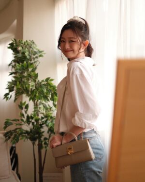 Crystal Yen Instagram - #crystalyenlife 
最近真的好多莫名的病毒好可怕！
有小楊桃後更加小心卻還是生病了😷
沒關係我們不緊張！
好好養病繼續健康長大！
希望大家都能健康過好年！

明天YT來上片懷孕的小紀錄過程
還有大家得知我懷孕的反應
啊～～～已經一年了好懷念！
還好當時有錄下來🥰
真的好好笑(≧▽≦)

Stance Wallet/ @cafune.official