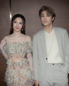 Crystal Fung Instagram - When we meet again 感恩我初次登台獻唱有丁丁老師carry🥹👍🏻 亦多謝大家喜歡我們這個配搭 期待下次再合體❤️ #林信 #夏莉 Makeup & Hair : @kayowang Wardrobe : @pretadress @mrselfportrait Photo by @jing1012 🫶🏻
