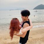 Crystal Fung Instagram - 我們 祝你一個溫暖甜蜜的節日 #妳不是她