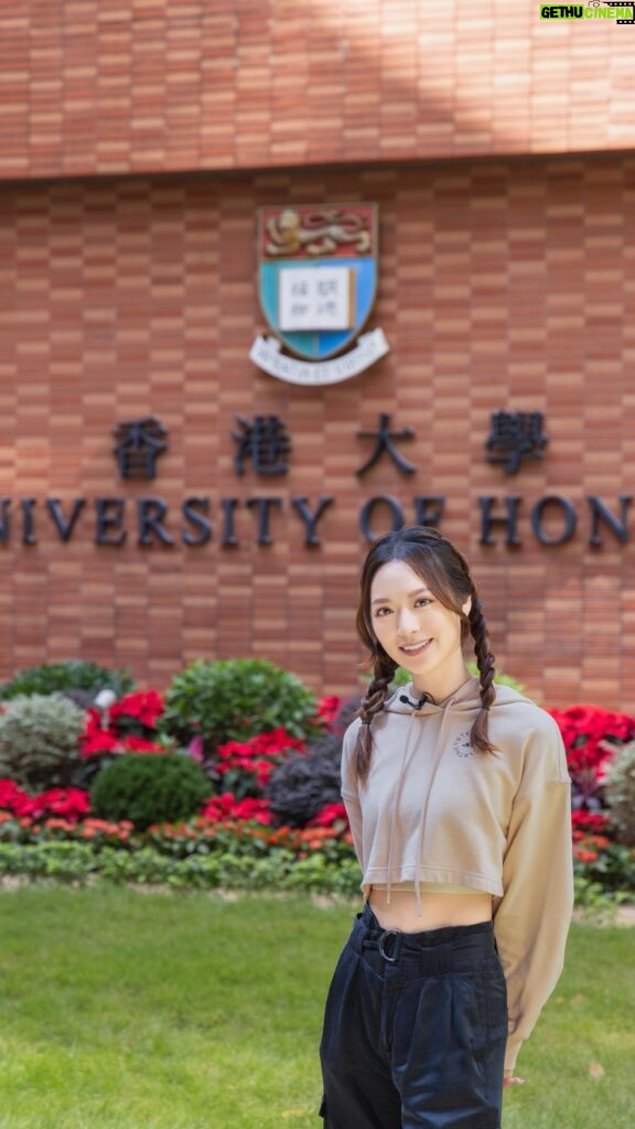 Crystal Fung Instagram - 10秒帶你漫遊香港大學校園📖 香港大學不僅有其標誌性建築——本部大樓（Main Building）， 校園內還有許多美麗的景點。 以下是我私心推薦的香港大學及其周邊的一些遊覽熱點： - 百周年花園（Centennial Garden） - 港大紅牆（The Red Wall） - 梅堂（May Hall） - 香港大學訪客中心（HKU Visitor Center） - 堅尼地城新海旁 (New Praya, Kennedy Town) 大家能認出多少個地點呢？💖 p.s. 香港大學校園向公眾開放。不過，從5月1日起，將實施遊客分流措施。欲了解更多詳情，請參閱香港大學的官方公告。在參觀時，也請大家注意，確保校園內的師生能在一個良好的環境中進行學術活動🙆🏼‍♀️