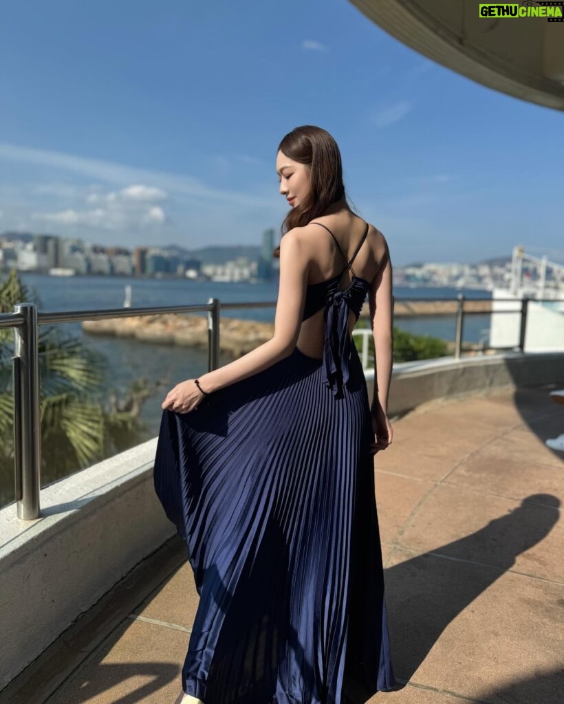 Crystal Fung Instagram - 20240422 The happiest people don’t have the best of everything, they just make the best of everything. 💙 Makeup & Hair : @muahanna Dress : @pretadress
