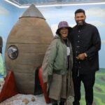 Crystal Kay Instagram - 勇気づけられるのと色使いめっちゃ好き！! とても人間的にも素敵なヘブルーブラントレーさんの展示会オープニングに行ってきました😊 #travelingwithoutmoving Got to see the vibrant and beautifully layered work by @hebrubrantley at @nanzukaunderground 🚀🧑🏾‍🚀