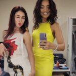 Crystal Kay Instagram - FNS鬼レンチャン歌謡祭見てくれてありがとう‼️ やはり中高大学一緒の親友@benibooo と出れる、楽屋も一緒ってどんだけ最高にありがたいことか😂💙シェネルと３人で始めて歌えたし、とーーーても楽しかったです🥰レジェンドがたくさんでている中、キンタローさんいや、アンジーと写真撮れたのめっちゃ嬉しかったですｗ🙋🏾‍♀️🙋🏾‍♀️🙋🏾‍♀️