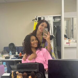 Crystal Kay Instagram - FNS鬼レンチャン歌謡祭見てくれてありがとう‼️
やはり中高大学一緒の親友@benibooo と出れる、楽屋も一緒ってどんだけ最高にありがたいことか😂💙シェネルと３人で始めて歌えたし、とーーーても楽しかったです🥰レジェンドがたくさんでている中、キンタローさんいや、アンジーと写真撮れたのめっちゃ嬉しかったですｗ🙋🏾‍♀️🙋🏾‍♀️🙋🏾‍♀️