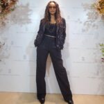 Crystal Kay Instagram - 昨日は@brunellocucinelli_brand のイベントでヤバメなブルネロ・クチネリスーツを着てパフォーマンスさせていただきました🎉新しいフレグランスも素敵!あまりにもこのルックが好きだったので、店内にあったかっこいいクチネリサングラスもかけてパシャリ。皆さんも一緒に踊って歌って楽しんでくれてありがとうございました🫰🫰🫰 Thankyou for letting me perform ❤️