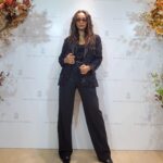 Crystal Kay Instagram - 昨日は@brunellocucinelli_brand のイベントでヤバメなブルネロ・クチネリスーツを着てパフォーマンスさせていただきました🎉新しいフレグランスも素敵!あまりにもこのルックが好きだったので、店内にあったかっこいいクチネリサングラスもかけてパシャリ。皆さんも一緒に踊って歌って楽しんでくれてありがとうございました🫰🫰🫰 Thankyou for letting me perform ❤️
