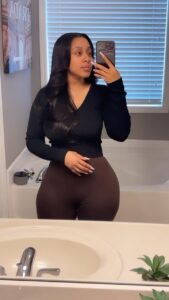 Crystal The Doll Instagram - Lil flex here and there won’t hurt nobody 😘 #blackgirlsrock #love #selflove #explore