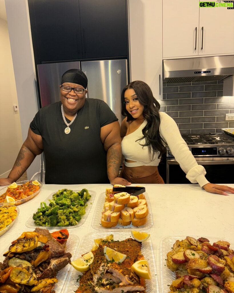 Crystal The Doll Instagram - My baby @chef_belaire came and spoiled me ❤️ when I say this food so good 🔥Chicago showed me sooooo much love man 🥹 I feel so special 😍 #chicago #chef #foodie #buffet #actresses #filmphotography