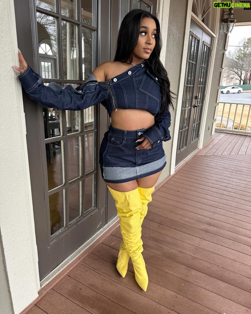 Crystal The Doll Instagram - My face pretty, My name pretty, My Style pretty, My soul pretty 💞 Styled by: @beverlyhills_annie Outfit from: @b.hills_exclusive Boots from: @the.brittany.b Hair from: @honeybee_collectionn #photography #fashionblogger #love #fashion #beauty