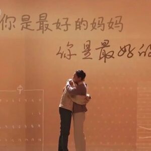 Curley G Instagram - 新春快乐 兔年吉祥
虽说春晚应该开开心心 为什么要搞得这么煽情
这首歌的目的本不是煽情 是想在这阖家团圆的日子里 带来温暖
“爱你一定要大声地说”

Happy Chinese New Year！A simple “thank you” is far from enough to express my gratitude towards this opportunity to perform on ChunWan. Hopefully still, this song can bring you warmth during this time of family reunion.