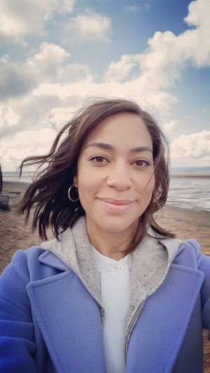 Cush Jumbo Instagram - We shot in some stunning UK locations for #stayclose @netflix Megan’s safe house was the most difficult for our crew to get to but so worth it for the beautiful views. 

Loads
of people asking about my hair on #stayclose Designed by: @sammarshallhairmakeupdesign Made by: @raymarstonwigstudio Styled by: @custardgirl 

#thurstatonbeach #thewirral 
☀️ 🍦 🌊 ❤️ 🇬🇧