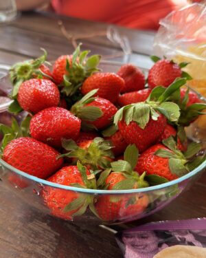 Cynthia Koh Instagram - It’s spring time in Spain. A time for trees and flowers to bloom and grow. A refreshing change in weather from cold to warm. A  chance for new beginnings…
#springday 
#strawberries 
#spain
