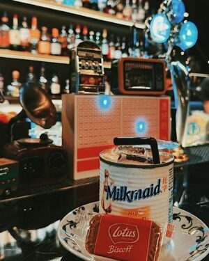 Cynthia Koh Instagram - The old school vibes brings back so much childhood memories.
#mondayduo 
#speakeasybar 
#oldschool 
#singaporebars
