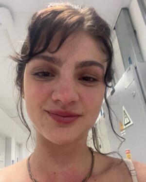 Débora Ozório Instagram - Os closes entre uma cena e outra que ninguém vê mas agora todo mundo tá vendo 🤭