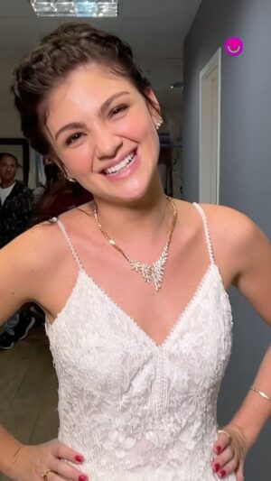 Débora Ozório Instagram - #BASTIDORES 🤳 Lá vem a Petra! 💍 A @ozoriodebora ficou belíssima vestida de noiva, não é? ❤️ #TerraEPaixão