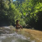 Débora Ozório Instagram - Água que cura ✨🌻✨