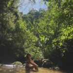Débora Ozório Instagram - Água que cura ✨🌻✨