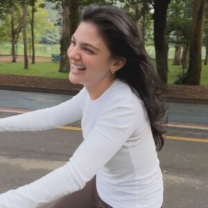Débora Ozório Instagram - Quando se vive mais do que cabe no tempo do relógio ❤️
