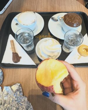Débora Ozório Instagram - Quando se vive mais do que cabe no tempo do relógio ❤️