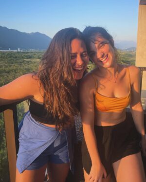 Débora Ozório Instagram - Quando se vive mais do que cabe no tempo do relógio ❤️
