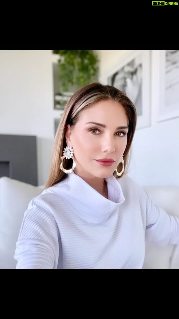 Daisy Fuentes Instagram - 🤍 Saturday night vibes 🤍 Statement earrings, lux sweatshirt & 💄 @daisyfuentesstyle 🤍