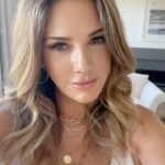 Daisy Fuentes Instagram – Surround yourself with people who don’t make you sage your home after they leave ✌🏼💥 necklace & earrings @daisyfuentesstyle