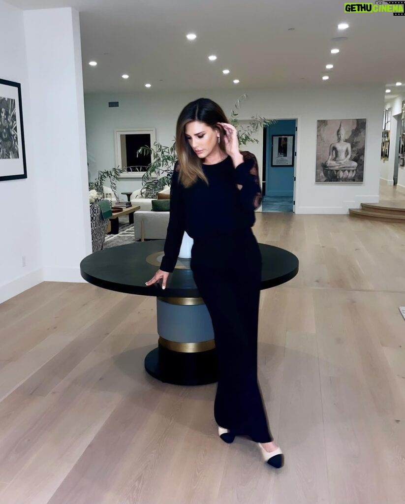 Daisy Fuentes Instagram - #ootd moment 🖤