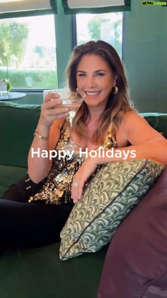 Daisy Fuentes Instagram - Repost @daisyfuentesstyle • Happy Holidays • Merry Christmas 🎄 Reminder that 🍸 don’t count on Christmas and don’t let anyone tell you otherwise! #daisyfuentesstyle