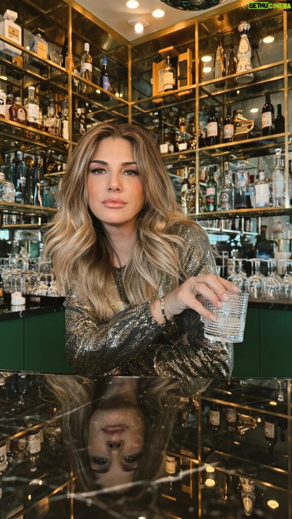 Daisy Fuentes Instagram - Getting through the Holidays… 🍸🎄 @daisyfuentesstyle Glam top & Earrings ✨🎄✨ @belvederevodka