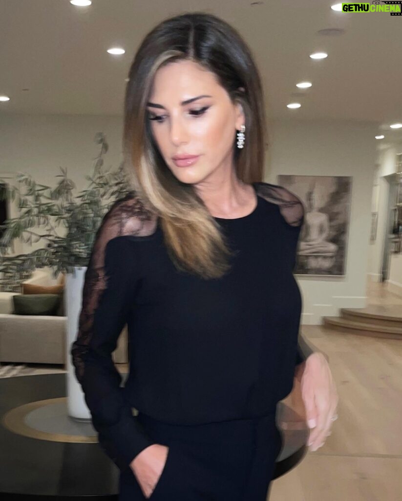 Daisy Fuentes Instagram - #ootd moment 🖤