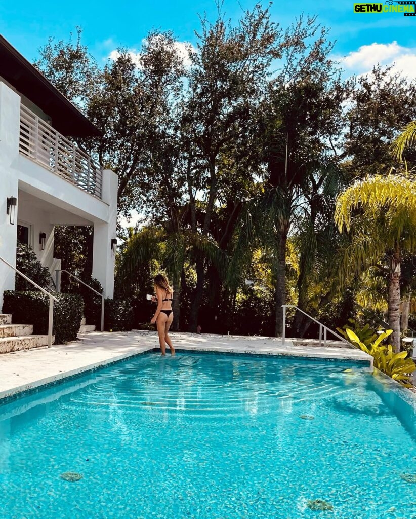 Daisy Fuentes Instagram - Buenos Días 🌞 ☕️