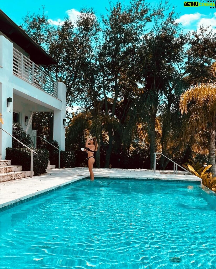 Daisy Fuentes Instagram - Buenos Días 🌞 ☕️