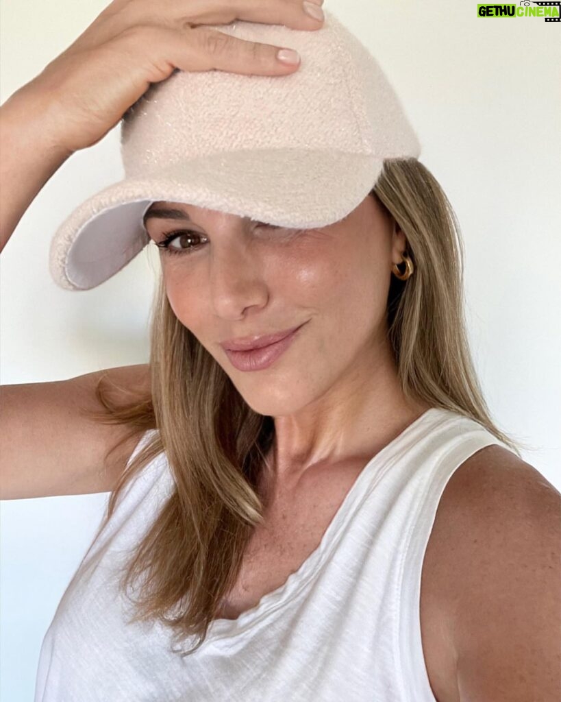 Daisy Fuentes Instagram - Better than a pumpkin spice latte - New fall accessory from @daisyfuentesstyle - Pink fleece baseball cap #fallvibes