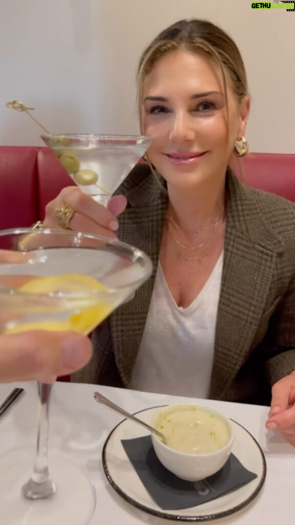 Daisy Fuentes Instagram - Wishing you a very Happy Thanksgiving. We’ve kept the spirit of Thanksgiving while creating new traditions. This is what our “no turkey” Thanksgiving looked like @crossroadskitchen 🍁🍸 It was absolutely delicious, festive & cruelty free 🌱 Grateful for everything & everyone ❤️ especially @therichardmarx