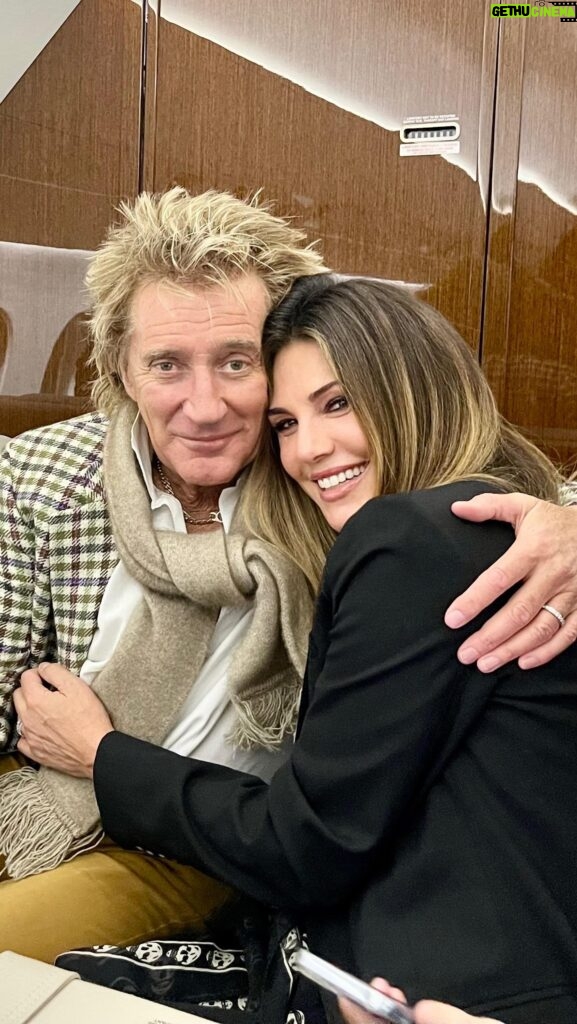 Daisy Fuentes Instagram - Thanks to @sirrodstewart for amazing night. Too many laughs & a great time was had by all. It was a joy to watch Sir Rod ROCK Las Vegas. An extraordinary human & a total LEGEND #sirrodstewart