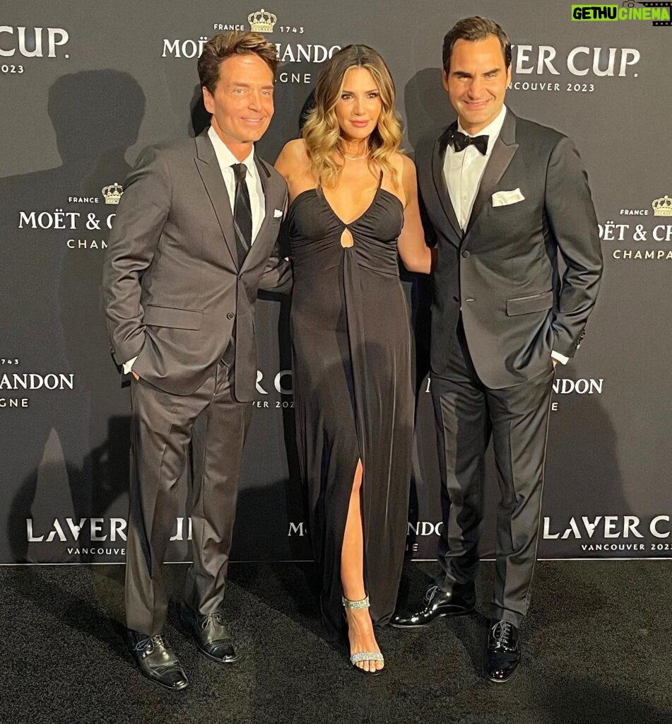 Daisy Fuentes Instagram - Last night Richard performed at Laver Cup Opening Night Gala. Wonderful time had by all. 🎾 @therichardmarx #rogerfederer #johnmcenroe #billgates #davidfoster #lavercup
