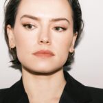 Daisy Ridley Instagram - Spent a beautiful few days in Paris talking all things Sometimes I Think About Dying! Le film est disponible dans les cinémas maintenant! @lipstickkelly @jillianhalouska @leithclark merci beaucoup!!! ❤️❤️❤️