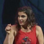 Dalia Gutmann Instagram - Hoy, en *Materiales que jubilé hace tiempo pero no pierden vigencia* (NUNCA). Hoy "La cartera y su relación con la cantidad de INFO que tengo en mi cerebro" #Humor #Comedia #StandUp #LaCartera #VaciarlaYLimpiarlaParaResetear